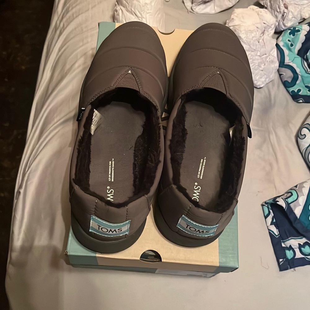 Fleece lined TOMS